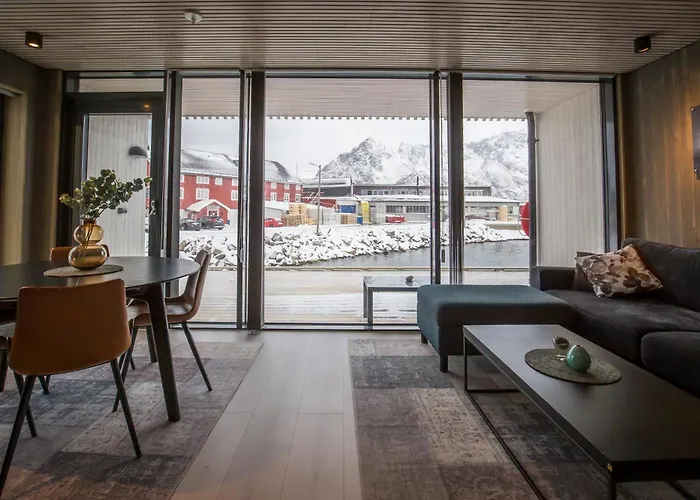 Opplev Nordlyset Og Bo Ved Sjokanten! Lägenhet Henningsvær
