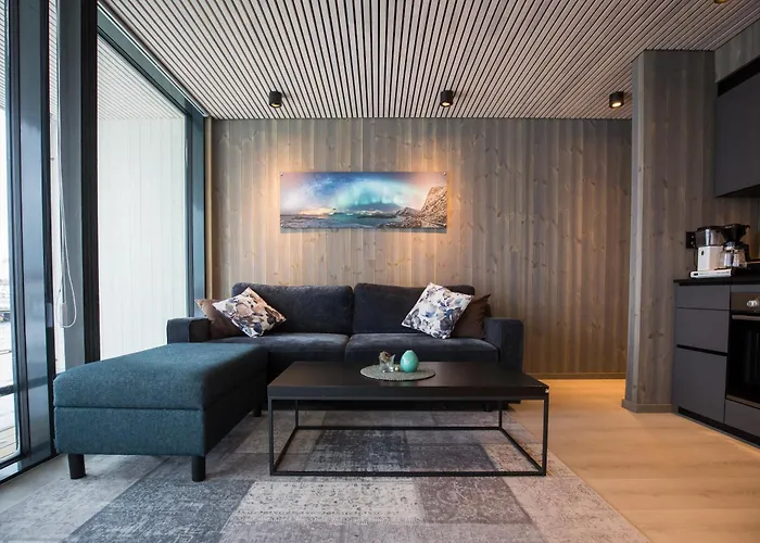 Opplev Nordlyset Og Bo Ved Sjokanten! Lägenhet Henningsvær