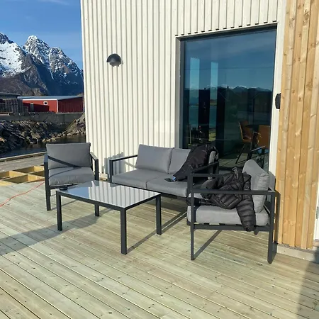 Opplev Nordlyset Og Bo Ved Sjokanten! Apartment Henningsvær