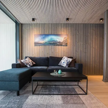 Opplev Nordlyset Og Bo Ved Sjokanten! Apartment Henningsvær
